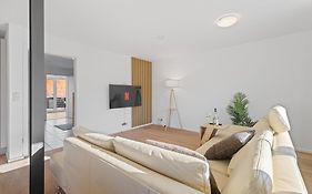 Goldcream Suites - Modern - Netflix - Free Parking